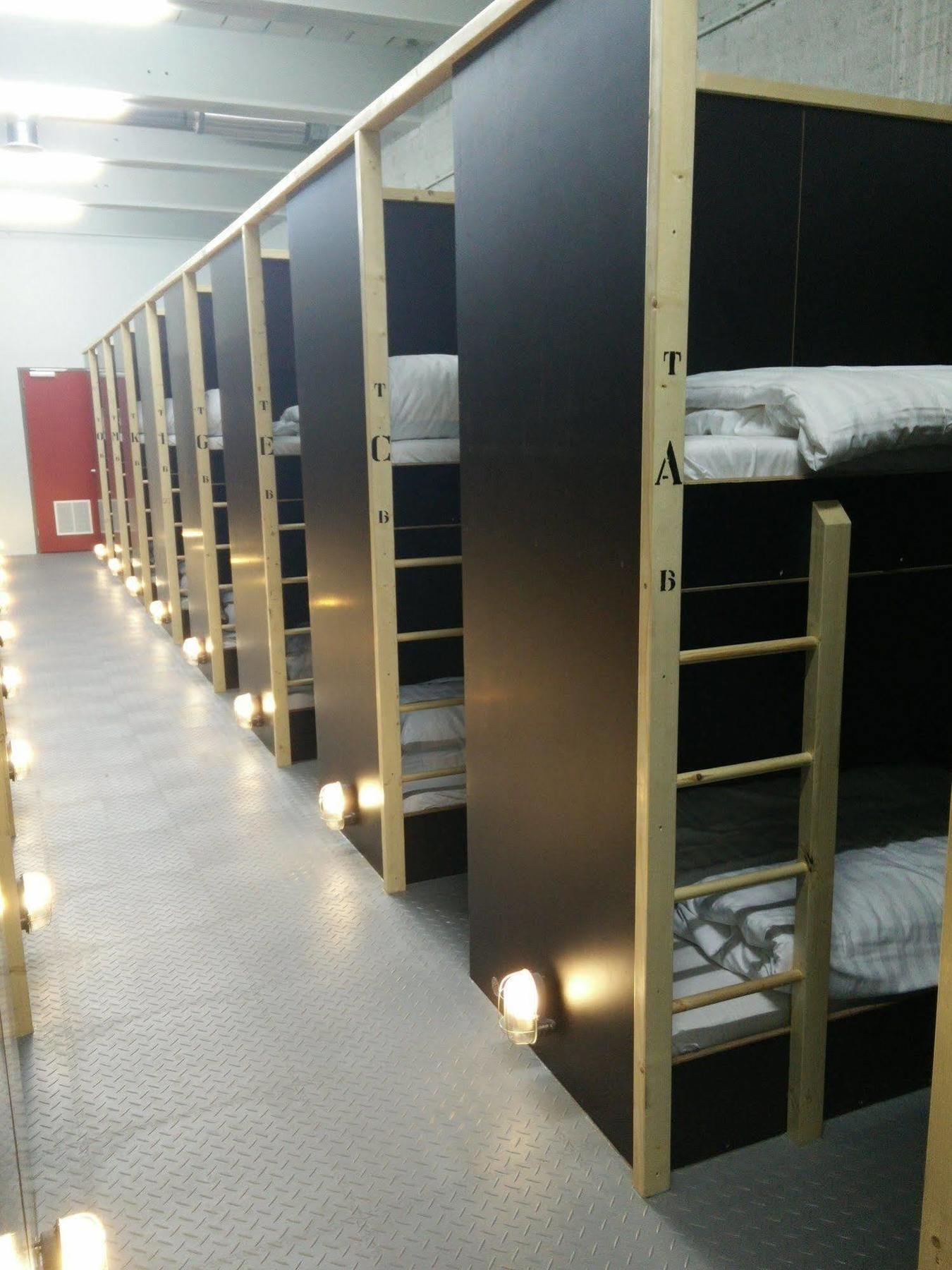 Stayokay Hostel Eindhoven - Blue Collar Екстер'єр фото